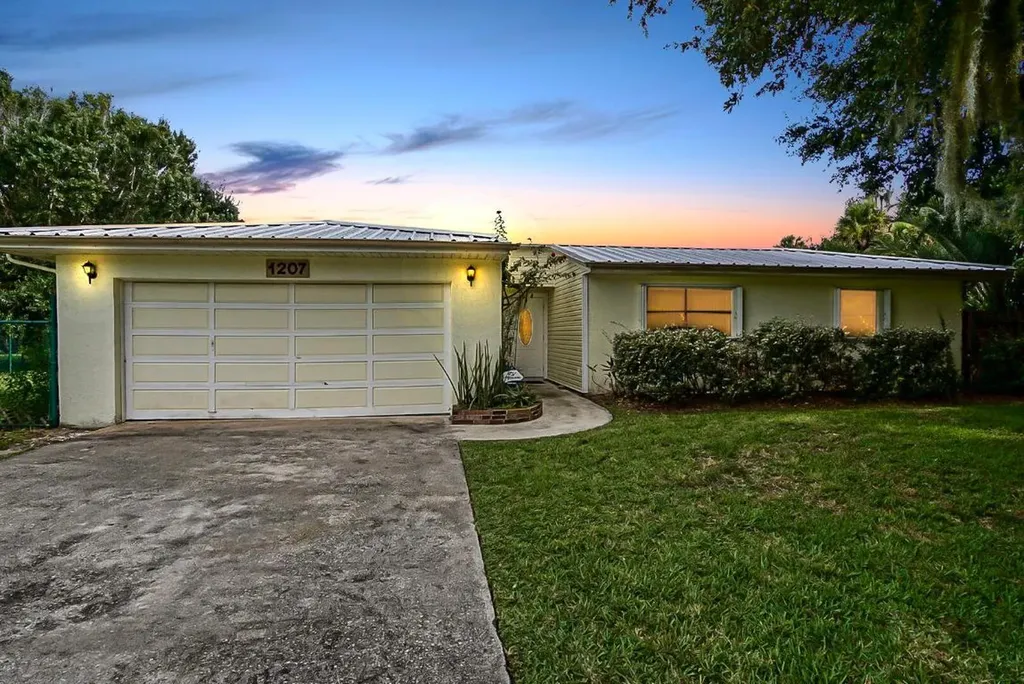 1207 Fleetwood Lane Fort Pierce FL 34982