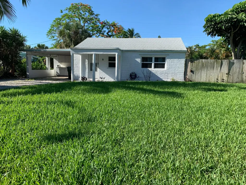 8 Eastview Avenue Delray Beach FL 33483