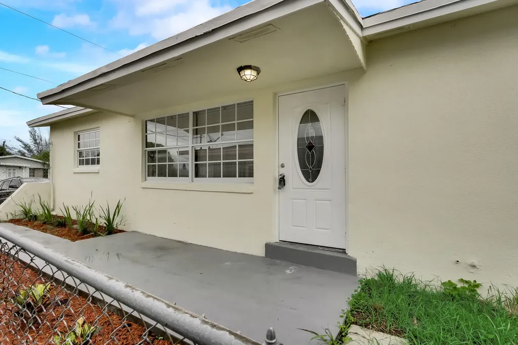 1473 W 32nd Street Riviera Beach FL 33404