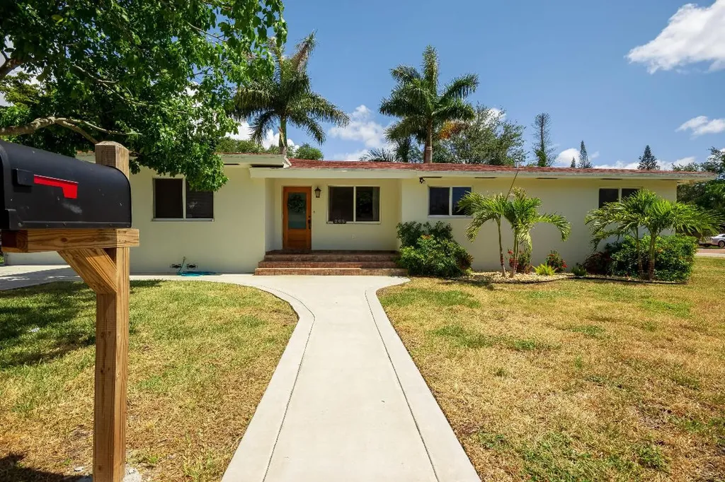 295 NE 129th Street North Miami FL 33161