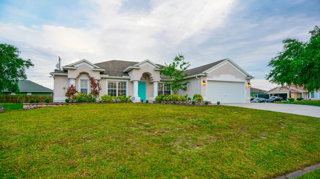 384 SW Millard Drive Port St Lucie FL 34953