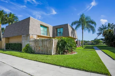 5504 Waterview Circle Palm Springs FL 33461
