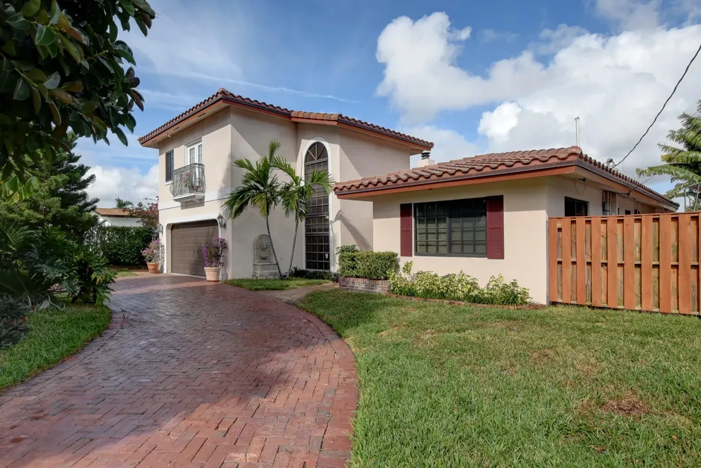 2325 SE 10th Court Pompano Beach FL 33062