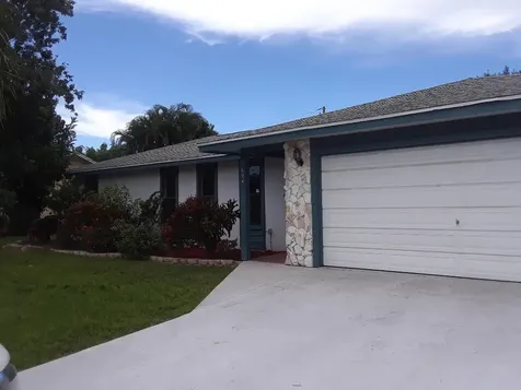 694 SE Evergreen Terrace Port St Lucie FL 34983