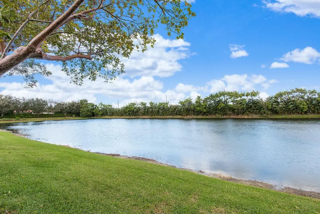 18464 Via Di Sorrento Boca Raton FL 33496