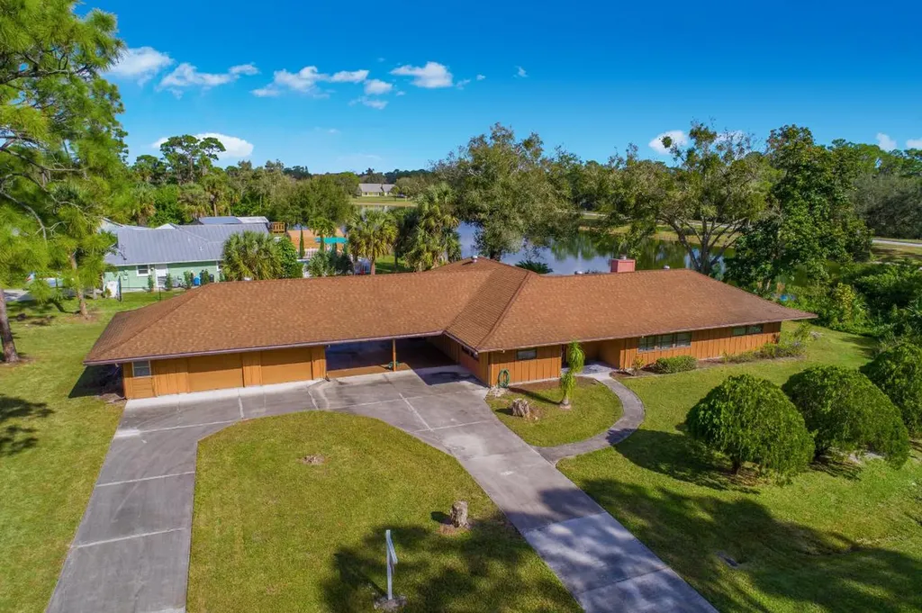 8200 Fort Walton Avenue Fort Pierce FL 34951