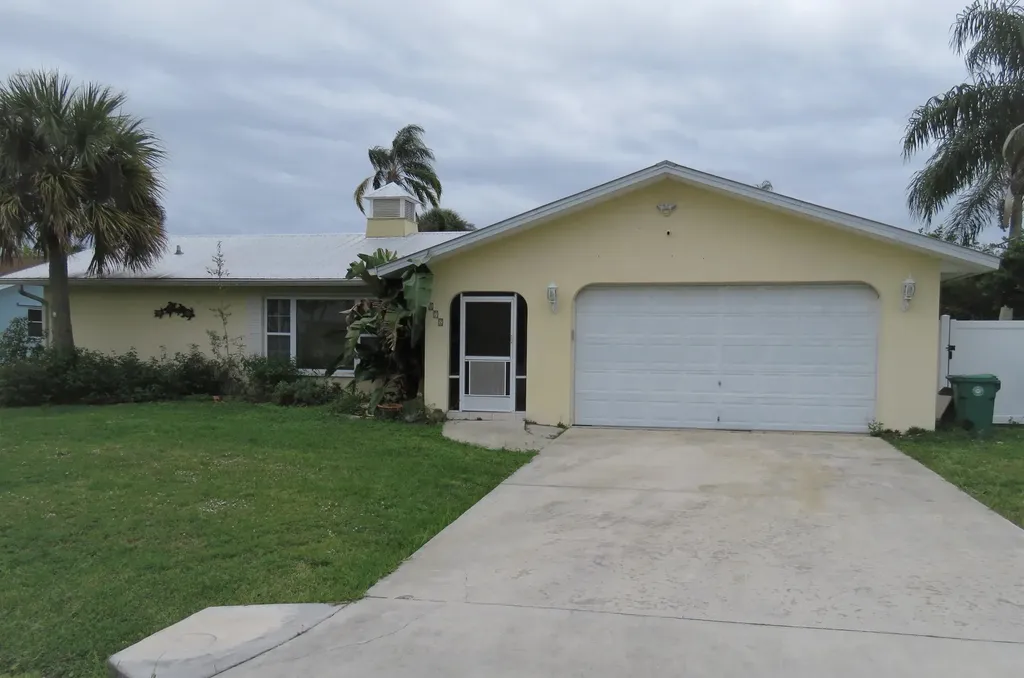 172 NE Surfside Avenue Port St Lucie FL 34983