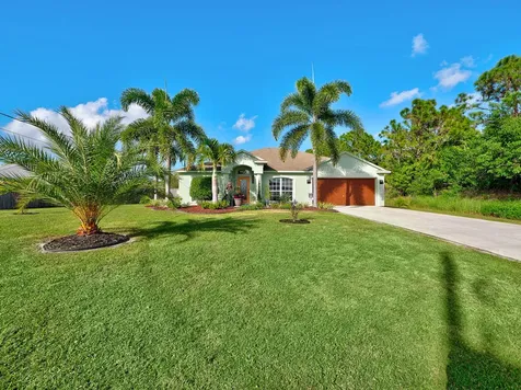 5822 NW Lisa Court Port St Lucie FL 34986