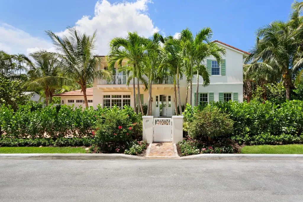 217 El Pueblo Way Palm Beach FL 33480