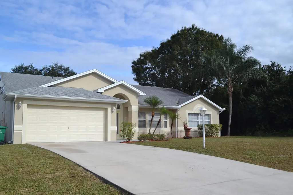 259 SW North Quick Circle Port St Lucie FL 34953