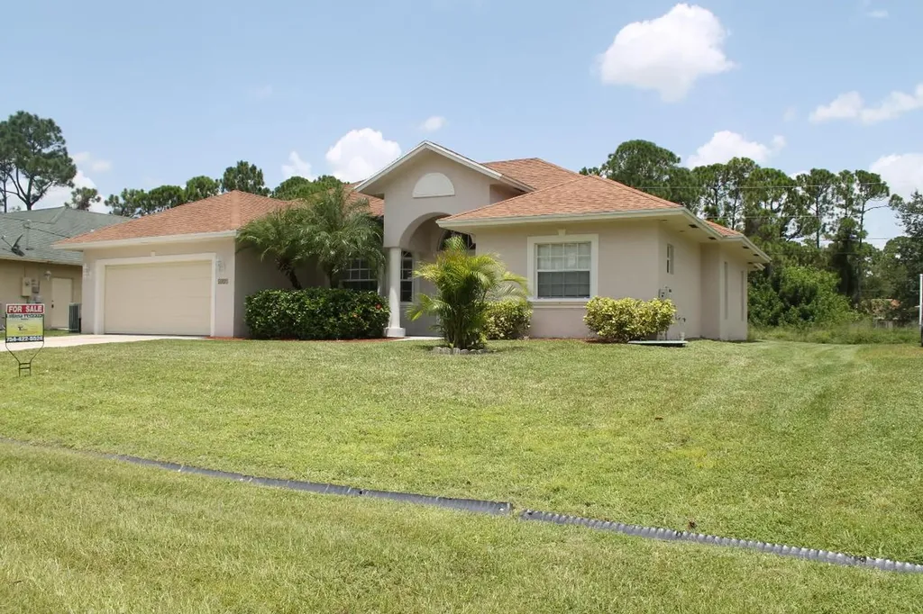 1637 SW Starman Avenue Port St Lucie FL 34953