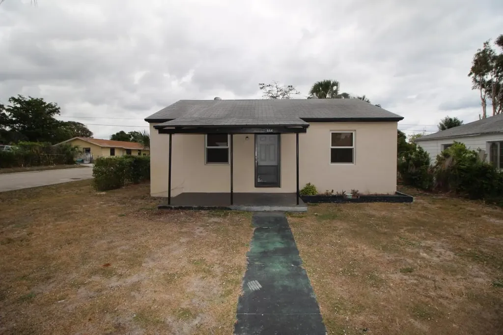 664 W 1st Street Riviera Beach FL 33404