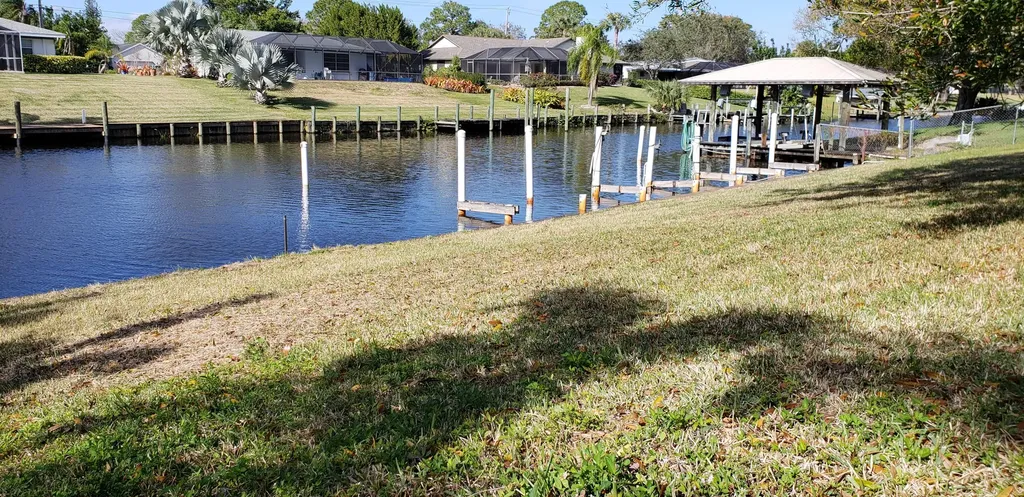 465 SE Verada Avenue Port St Lucie FL 34983