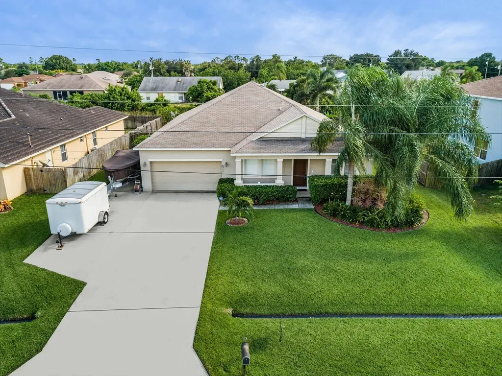 672 SW Mccall Road Port St Lucie FL 34953