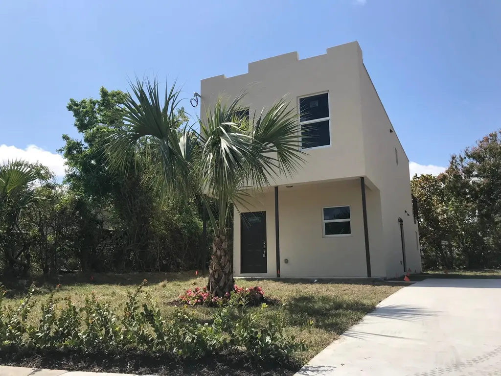 3813 Pinewood Avenue West Palm Beach FL 33407