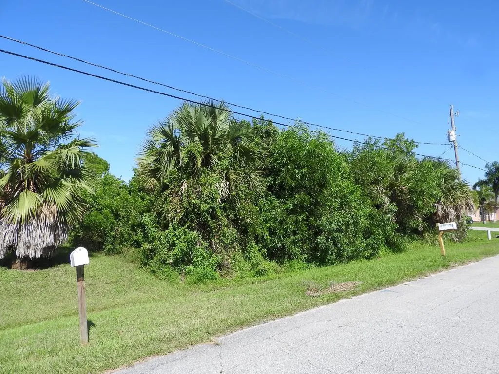 2214 SE Mandrake Circle Port St Lucie FL 34952