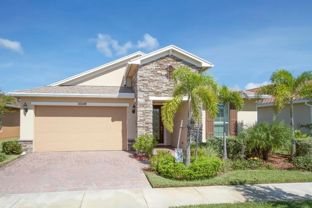 10249 SW Fernwood Avenue Port St Lucie FL 34987