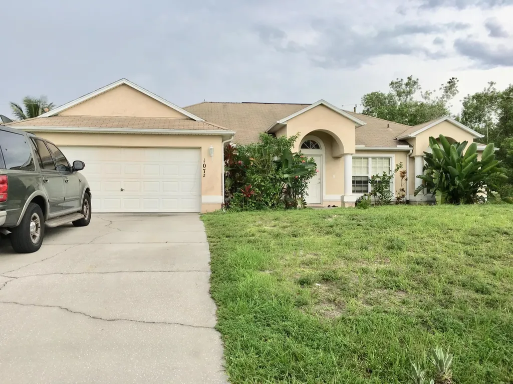 1072 SW Locke Avenue Port St Lucie FL 34953