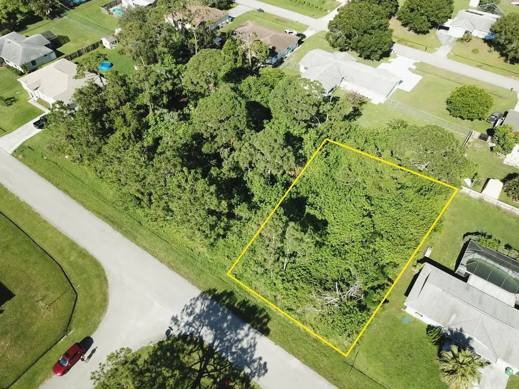 186 NW Heather Street Port St Lucie FL 34983