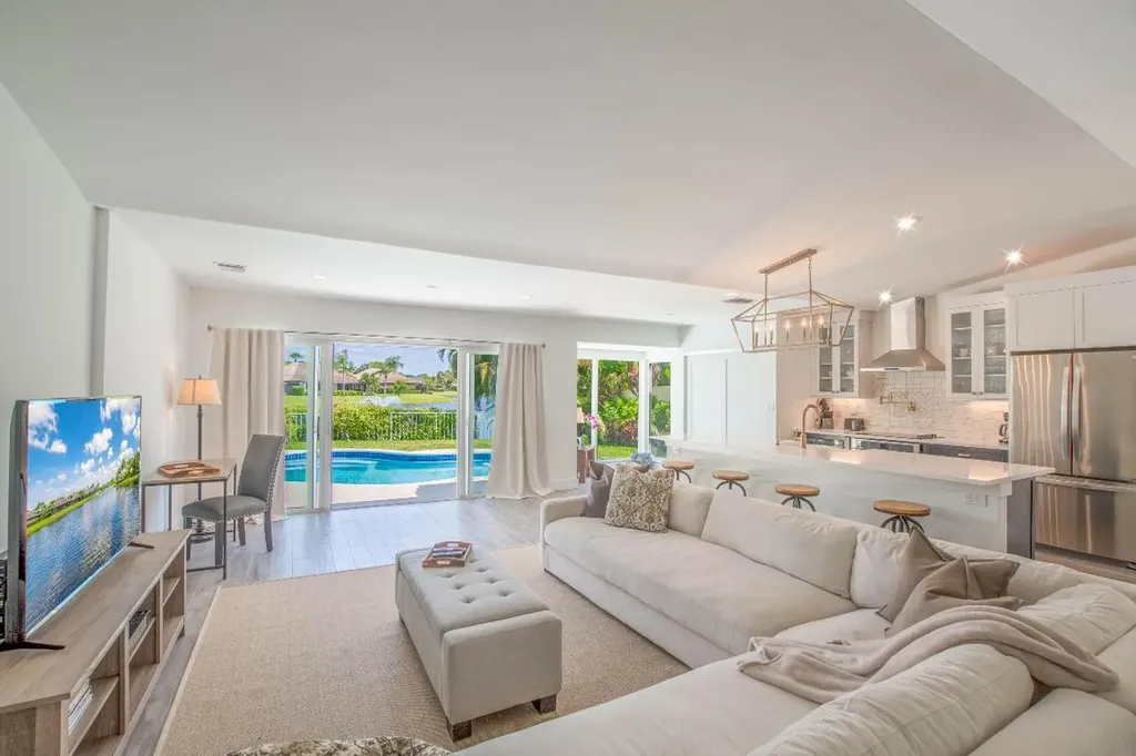 2303 Las Casitas Drive Wellington FL 33414