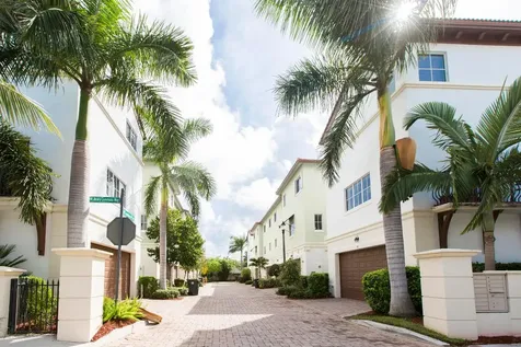 27 NW Hawthorne Place Boca Raton FL 33432