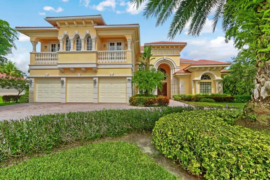 8305 Woodsmuir Drive Palm Beach Gardens FL 33412