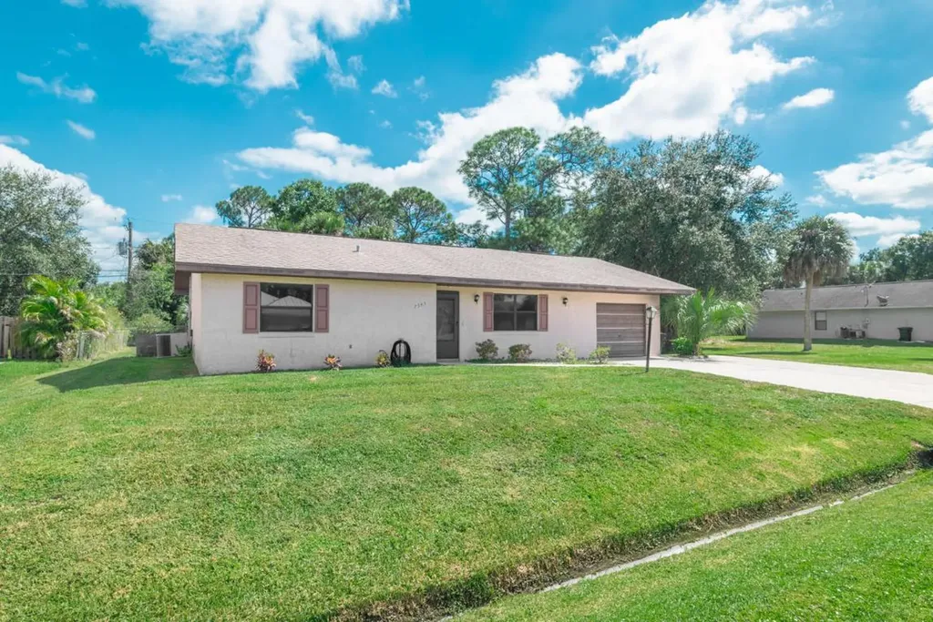 2343 SW Woodridge Street Port St Lucie FL 34953
