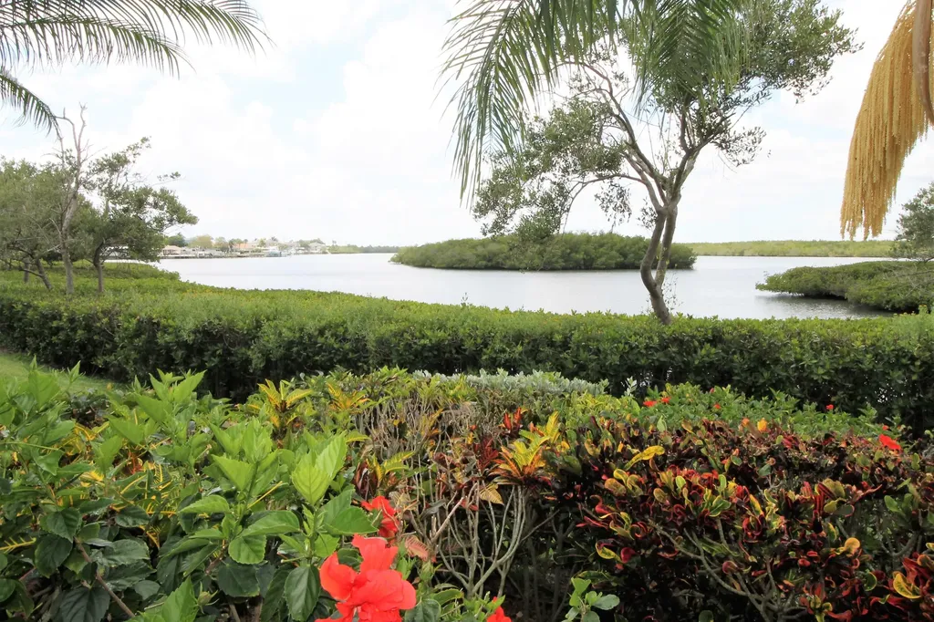 3317 Caracal Drive Hutchinson Island FL 34949
