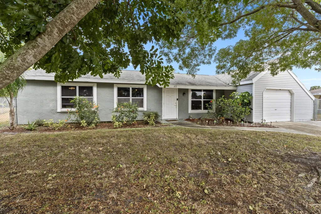 211 SW Dillon Court Port St Lucie FL 34953