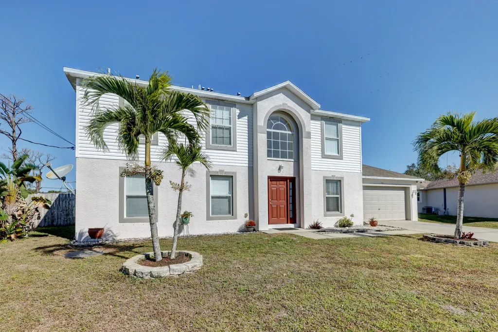 2441 SW Falcon Circle Port St Lucie FL 34953