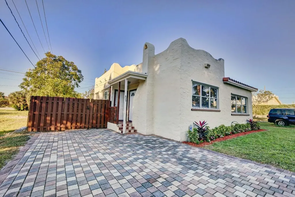 829 NW 1st Avenue Boynton Beach FL 33426