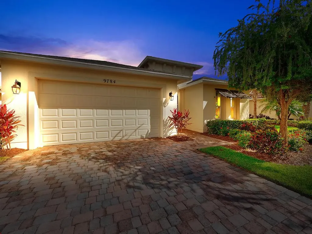 9784 SW Chestwood Avenue Port St Lucie FL 34987