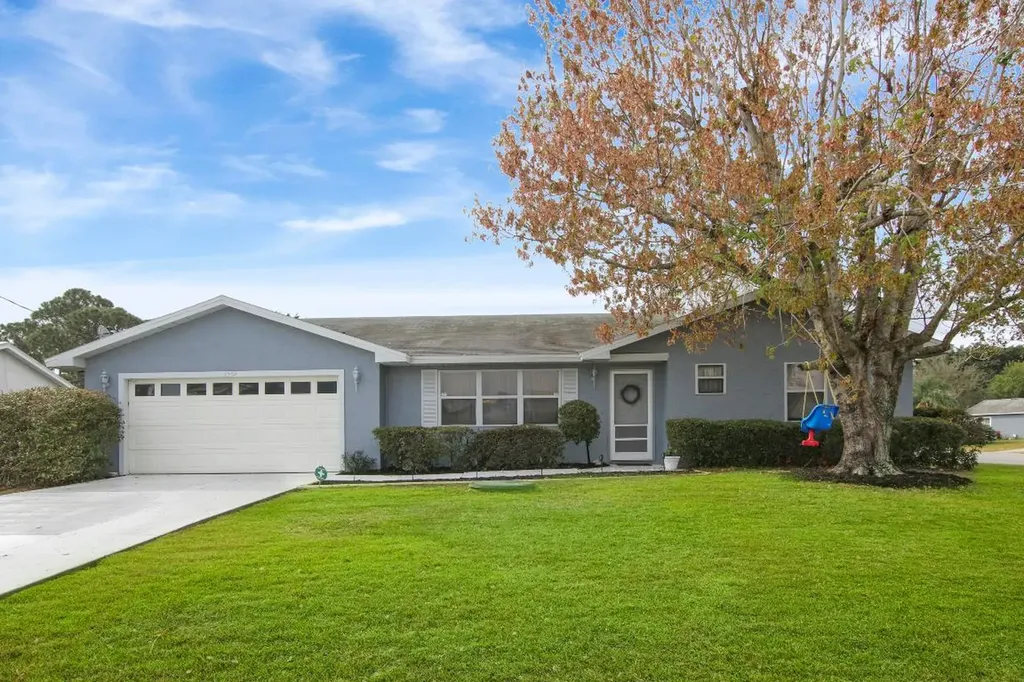 2562 SE Jason Avenue Port St Lucie FL 34952