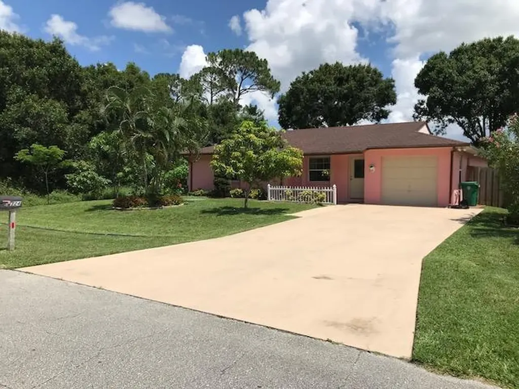 324 SE Huron Terrace Port St Lucie FL 34983