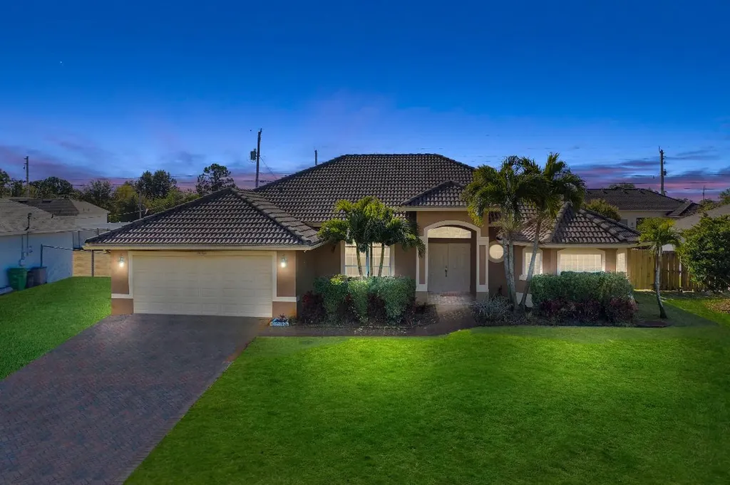 858 SW Jaslo Avenue Port St Lucie FL 34953