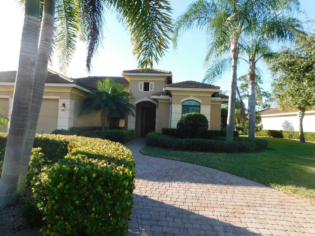 3274 NW Stoney Creek Avenue Jensen Beach FL 34957
