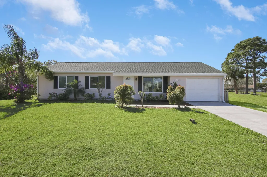 1961 SE Redwing Circle Port St Lucie FL 34952
