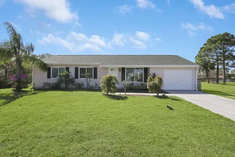 1961 SE Redwing Circle Port St Lucie FL 34952