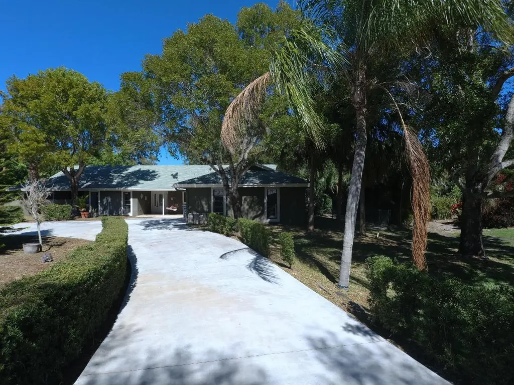 4720 Hunting Trail Lake Worth FL 33467