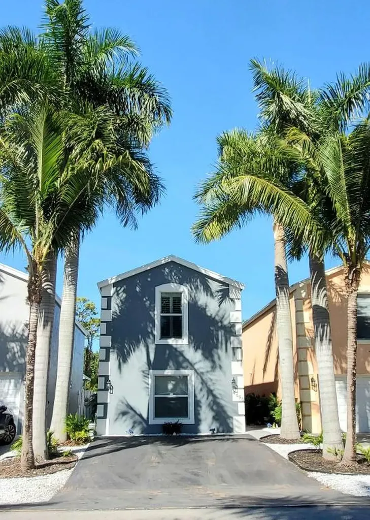 4695 Clemens Street Lake Worth FL 33463