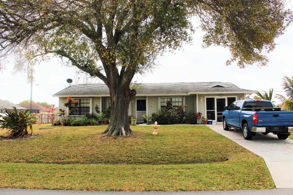 590 SW Gulfspray Terrace Port St Lucie FL 34953