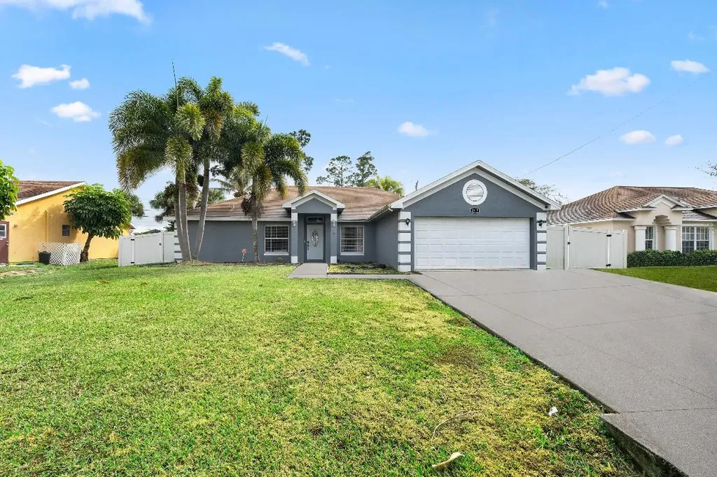 2617 SW Cadet Circle Port St Lucie FL 34953
