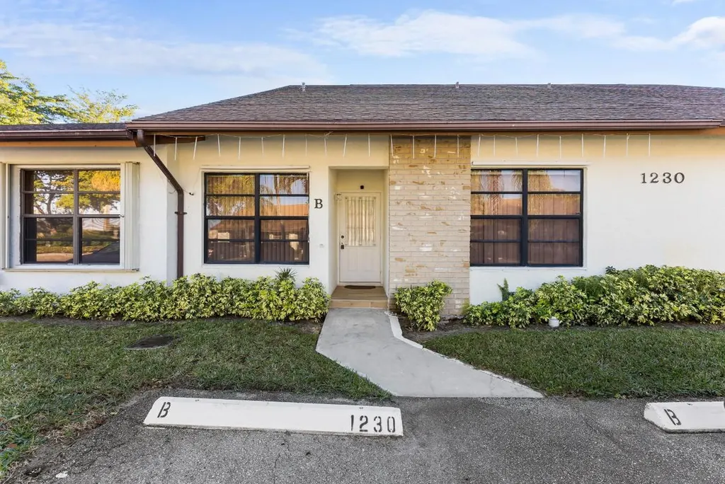 1230 Parkside Green Drive Greenacres FL 33415
