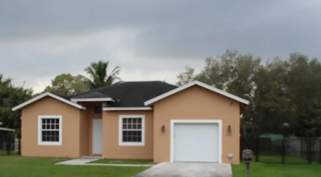 141 S Flame Avenue Pahokee FL 33476