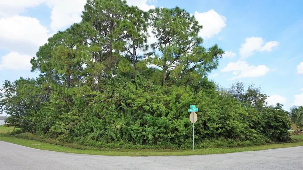 201 SW Yager Place Port St Lucie FL 34953