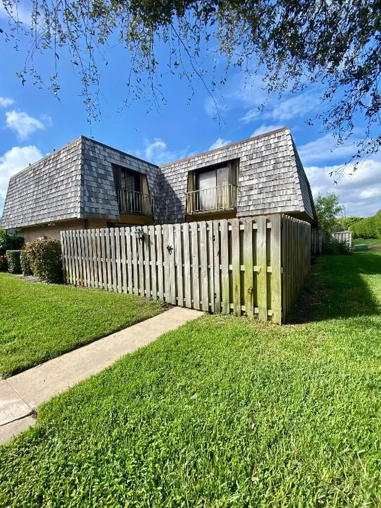210 Woodland Road Palm Springs FL 33461