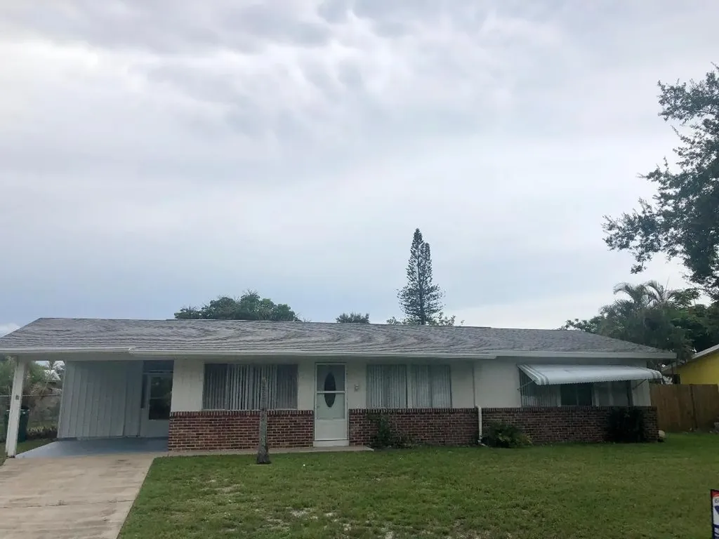 135 NE Penlynn Avenue Port St Lucie FL 34983