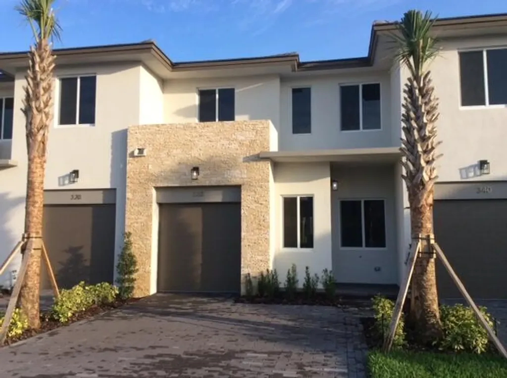 330 Pioneer Way Royal Palm Beach FL 33411