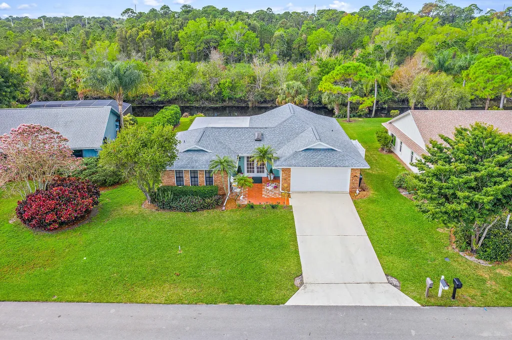 7994 SE Lexington Avenue Hobe Sound FL 33455