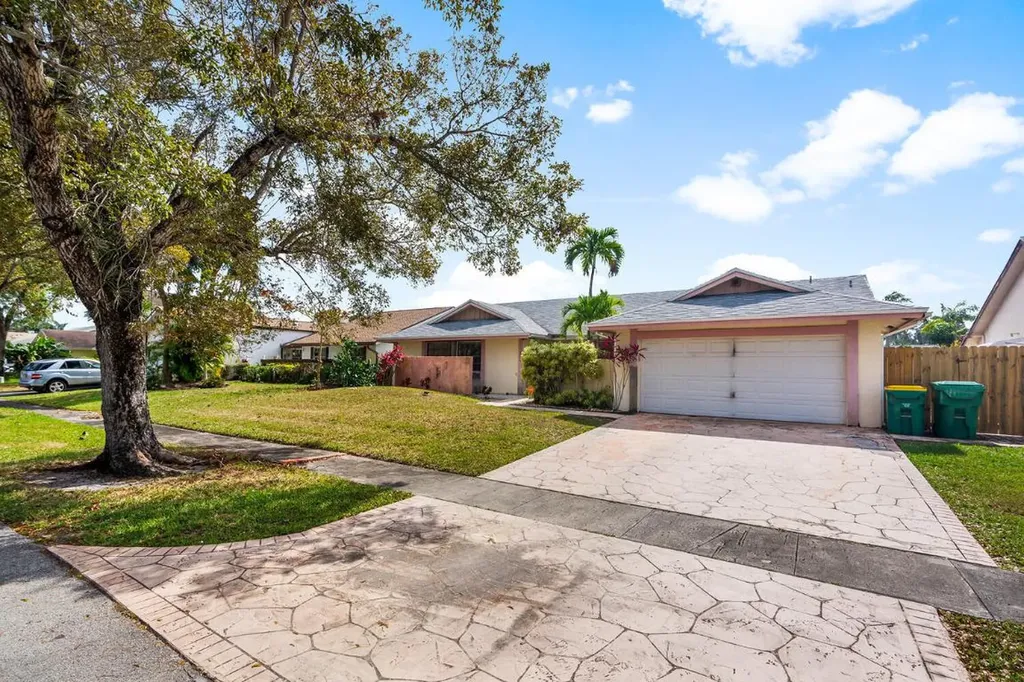 6870 NW 47th Place Lauderhill FL 33319